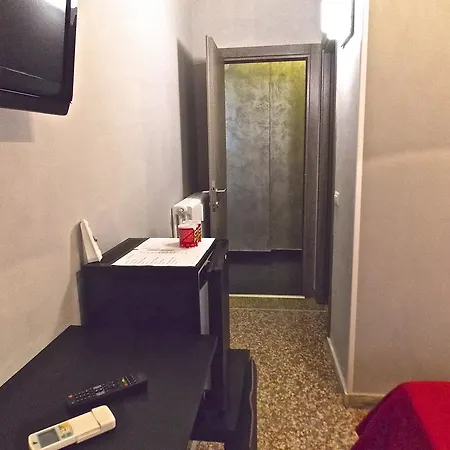 Konukevi Domus Fabiola - Vaticano 4*